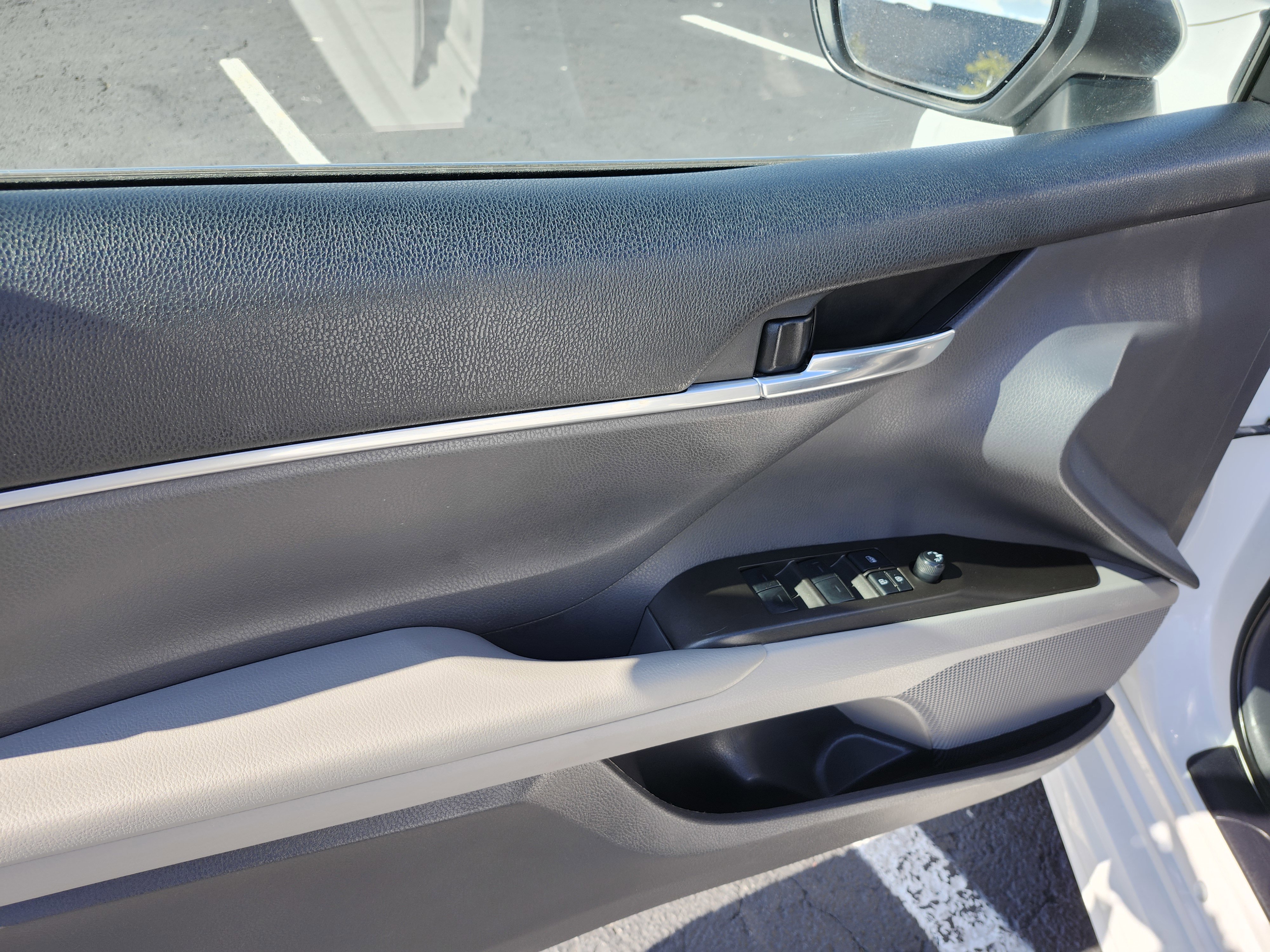 Used 2023 Toyota Camry SE image 18