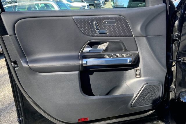 Used 2025 Mercedes-Benz GLB 250 4MATIC image 18