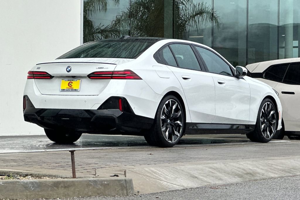 New 2026 BMW i5 eDrive40 w/ M Sport Package image 3