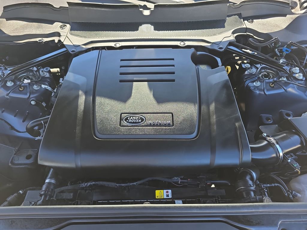 Certified 2025 Land Rover Discovery S image 33