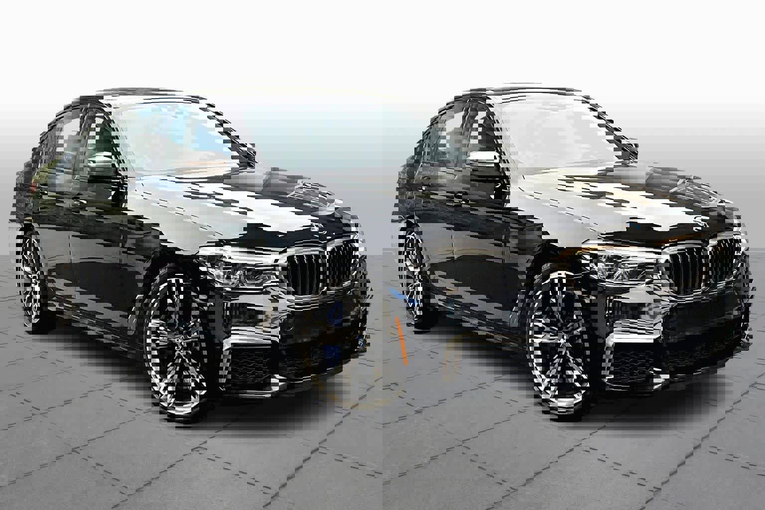 Used 2020 BMW M550i xDrive w/ Executive Package image 2