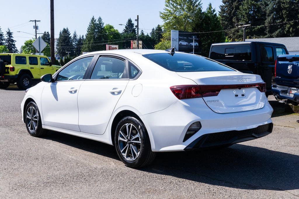 Used 2024 Kia Forte LXS w/ LXS Technology Package FWD image 4
