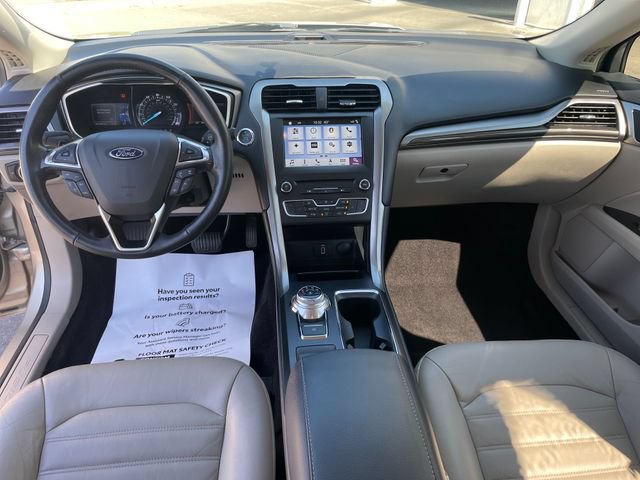 Used 2017 Ford Fusion SE w/ Fusion SE Technology Package FWD image 13