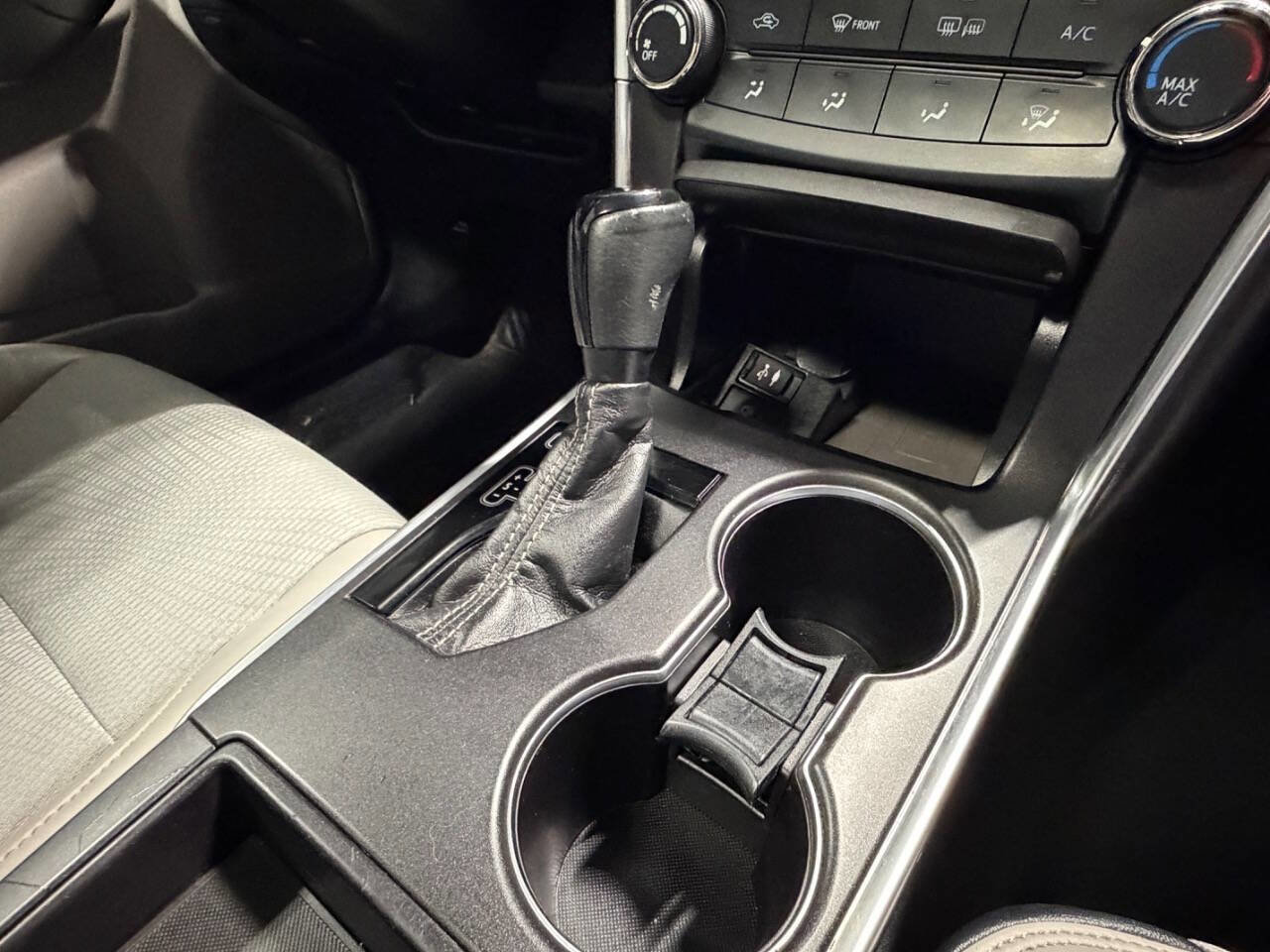 Used 2017 Toyota Camry SE w/ Moonroof Package image 20