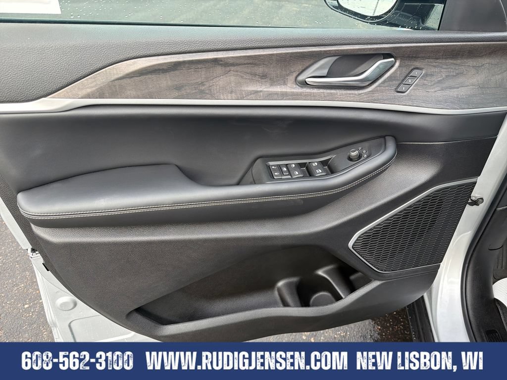New 2026 Jeep Grand Cherokee L Limited w/ Limited Altitude Package AWD/4WD image 10