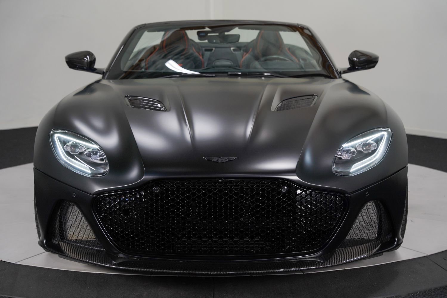 Used 2022 Aston Martin DBS Superleggera Volante RWD image 9