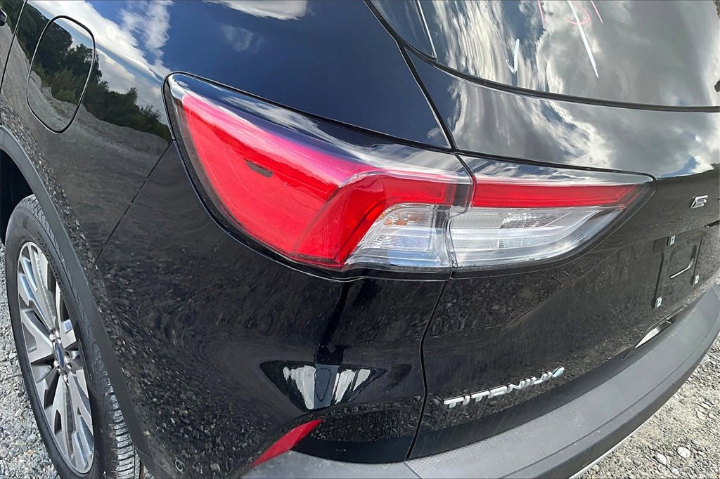 Used 2021 Ford Escape Titanium image 28