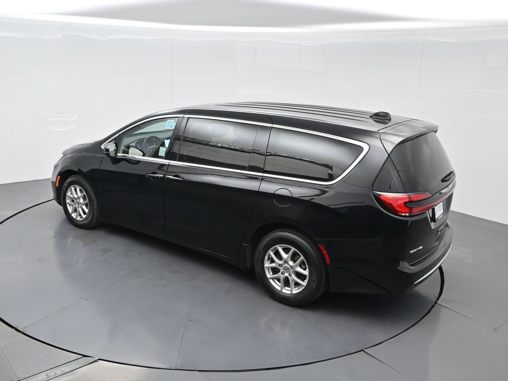 Used 2024 Chrysler Pacifica Touring-L image 58