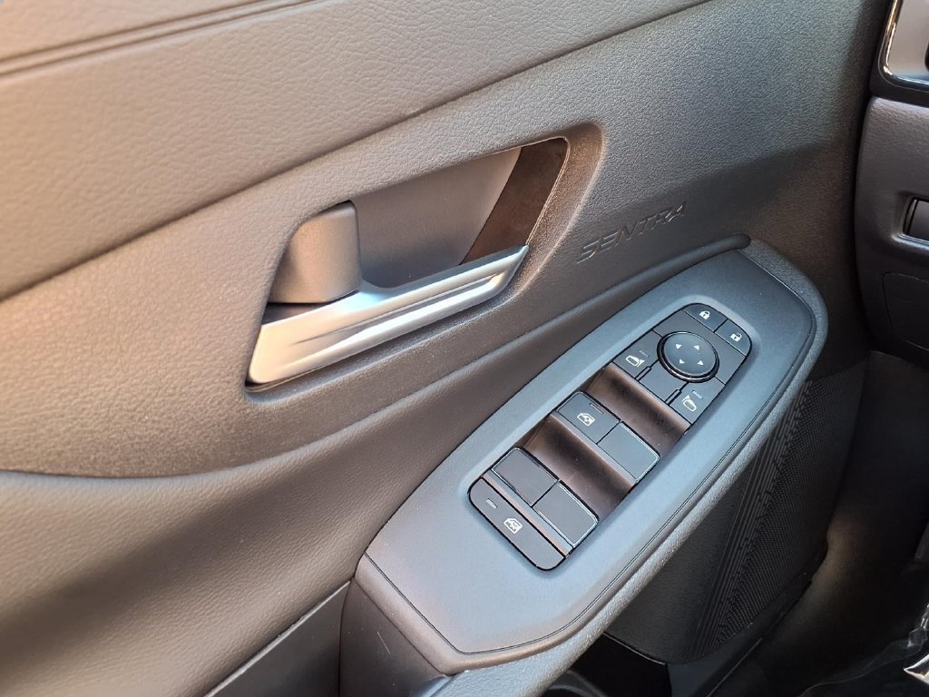 Used 2026 Nissan Sentra SV w/ SV Convenience Package FWD image 18
