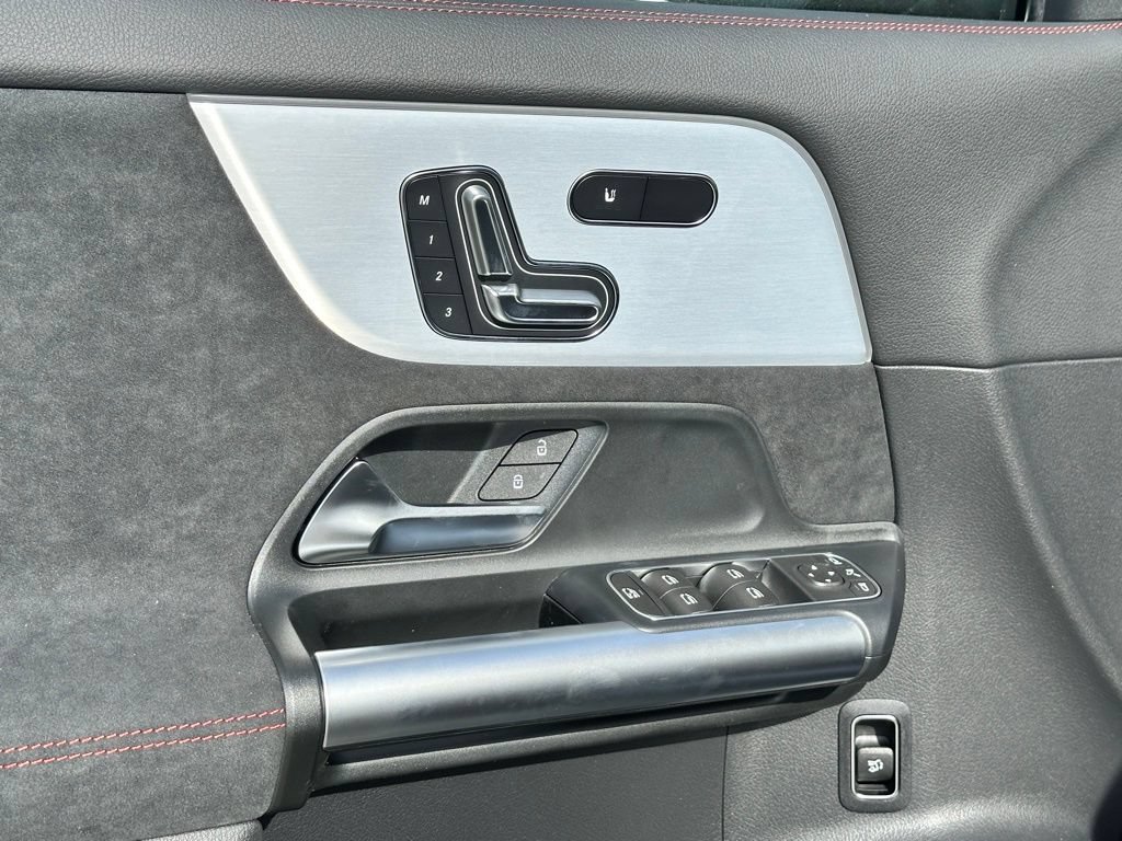 New 2025 Mercedes-Benz GLA 35 AMG 4MATIC image 14
