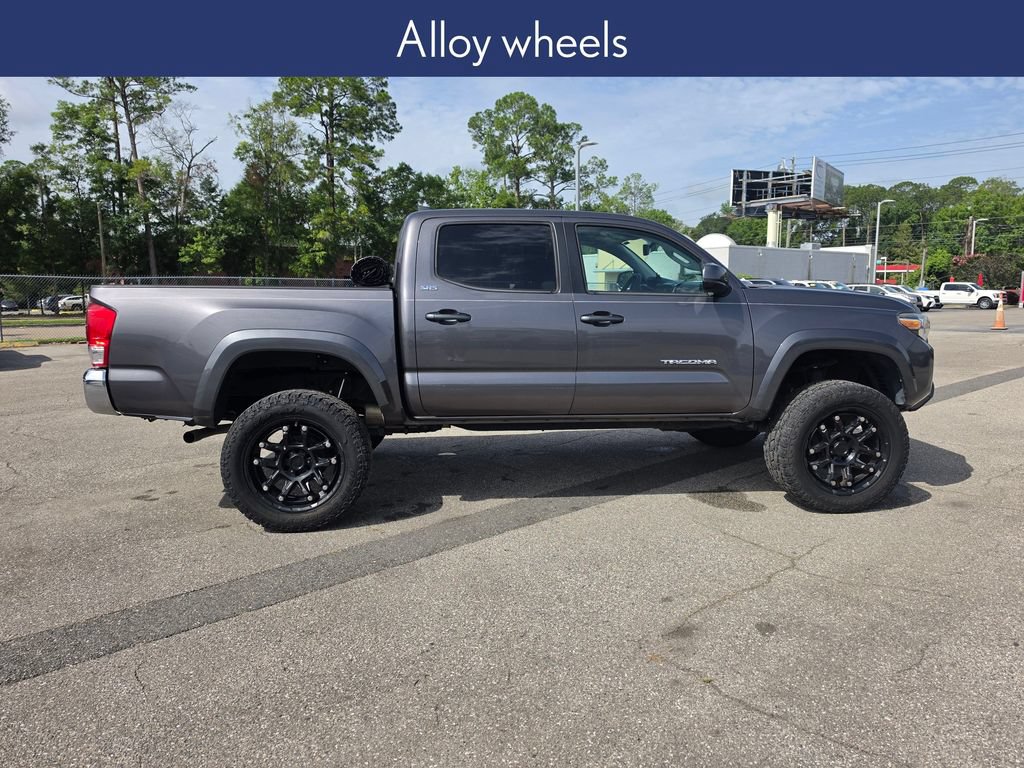 Used 2017 Toyota Tacoma SR5 w/ Tow Package RWD image 11
