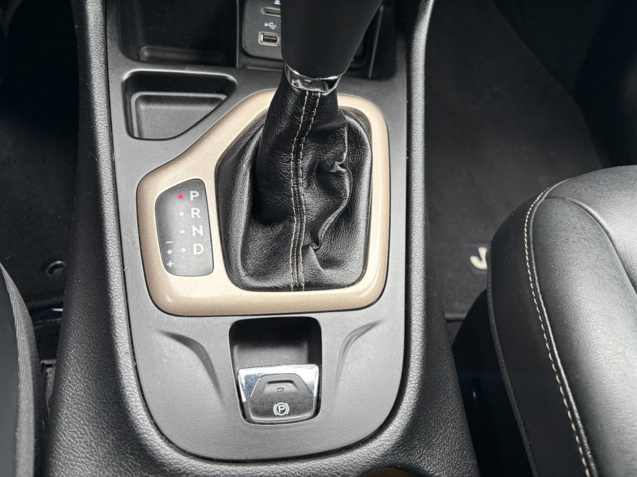 Used 2014 Jeep Cherokee Limited FWD image 32