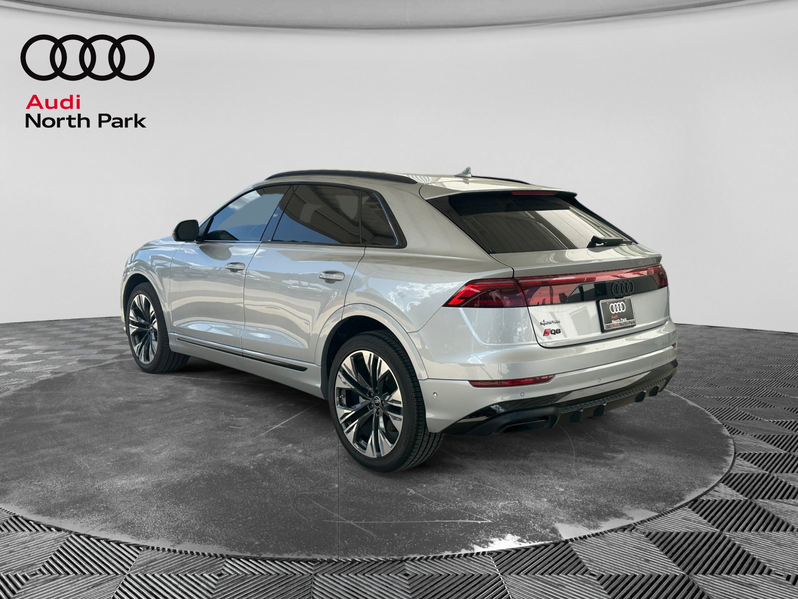 Used 2025 Audi Q8 Premium Plus AWD/4WD image 3