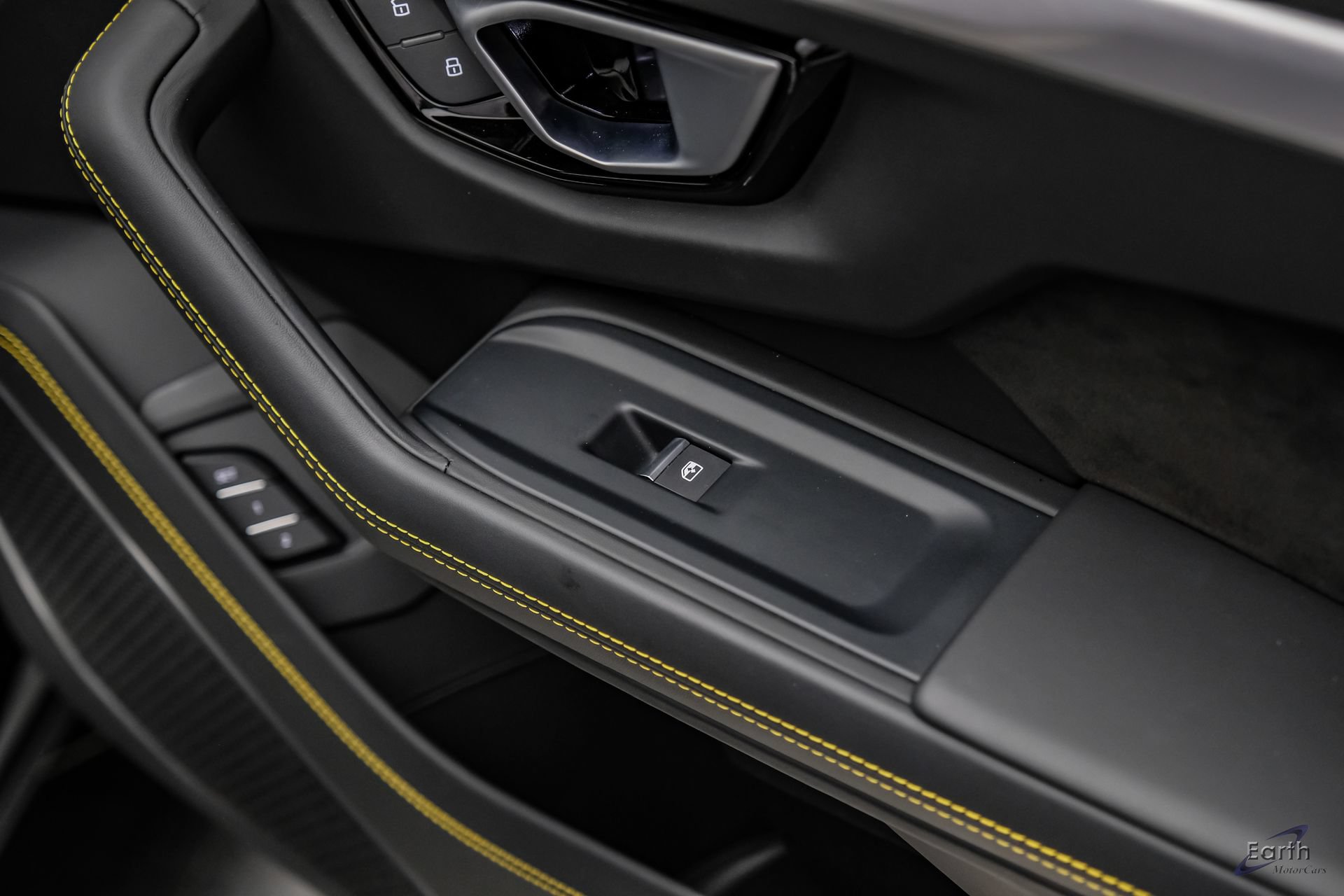 Used 2022 Lamborghini Urus AWD/4WD image 92