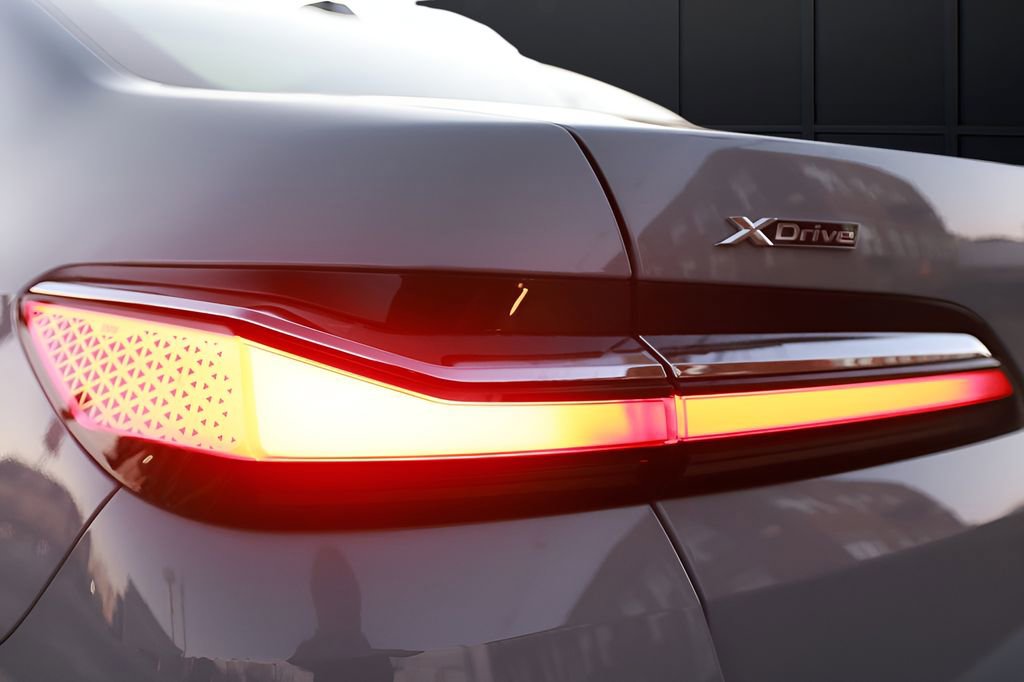 Used 2023 BMW 760i xDrive w/ Luxury Rear Seating Package AWD/4WD image 34