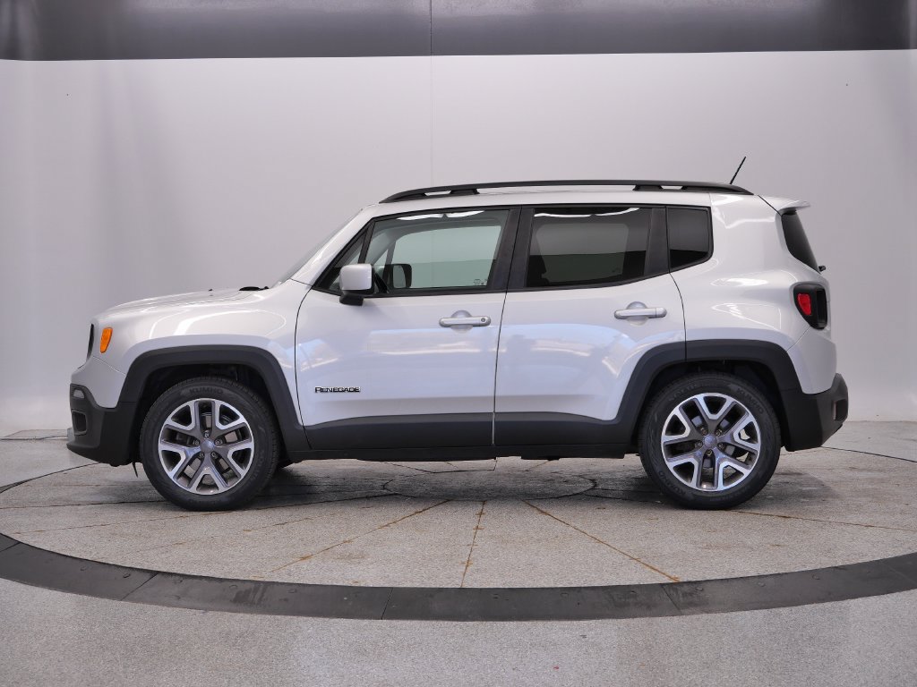 Used 2015 Jeep Renegade Latitude FWD image 2