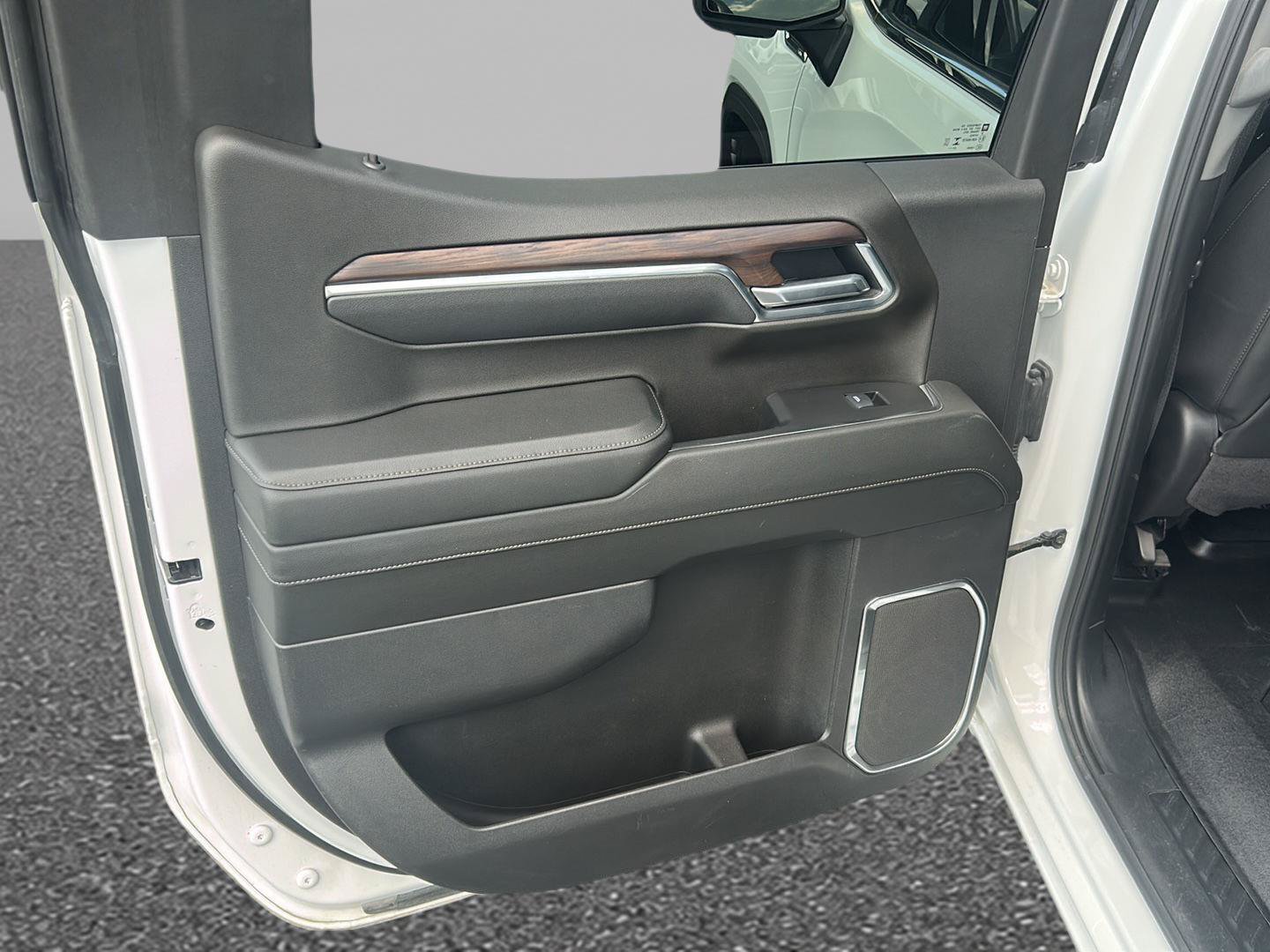 Certified 2025 GMC Sierra 1500 SLT AWD/4WD image 13