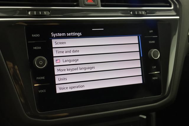 Used 2022 Volkswagen Tiguan SE FWD image 33