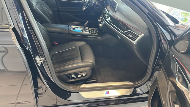 Used 2019 BMW 750i xDrive w/ M Sport Package AWD/4WD image 21