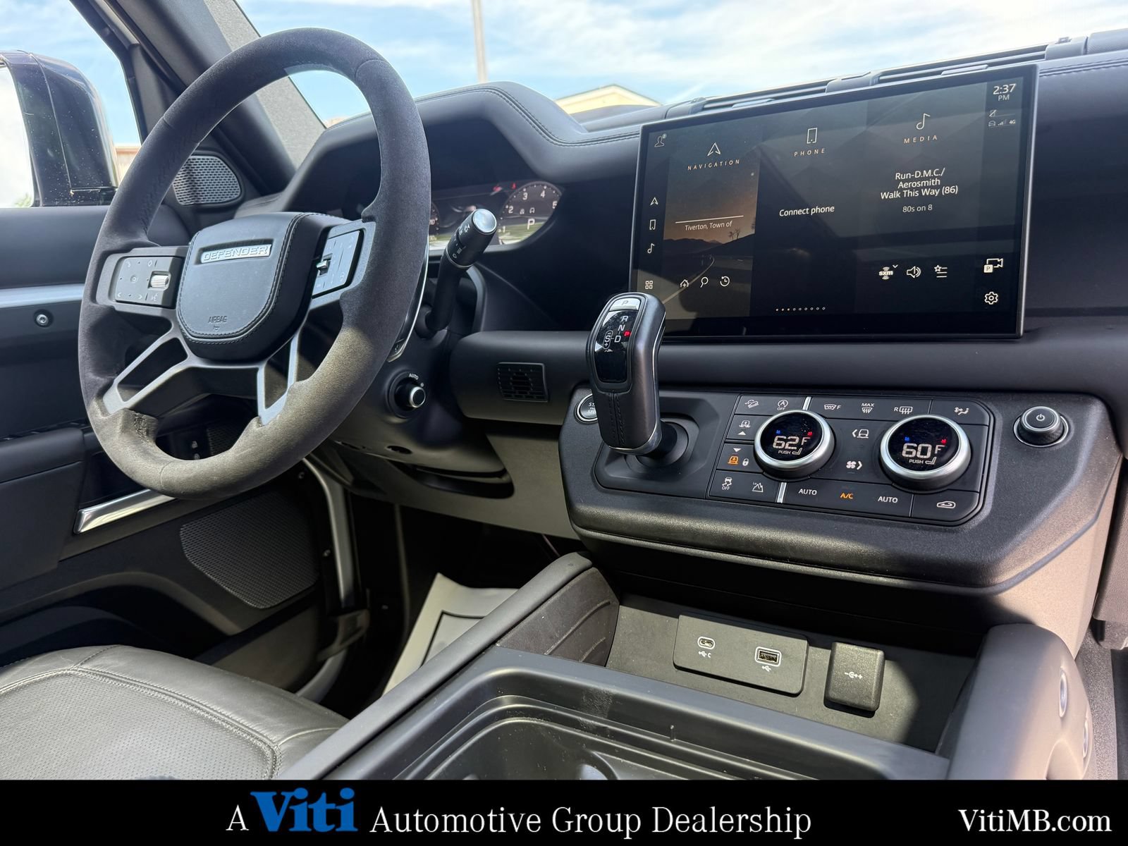 Used 2023 Land Rover Defender 110 V8 AWD/4WD image 31