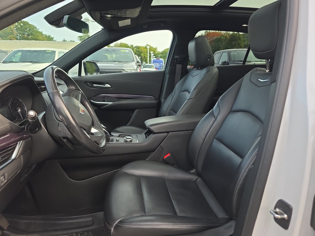 Used 2021 Cadillac XT4 Luxury w/ Cold Weather Package AWD/4WD image 24
