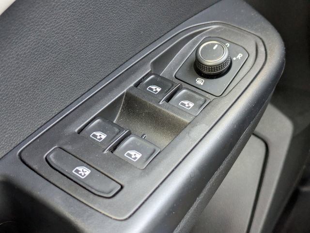 Certified 2025 Volkswagen Taos SE image 24