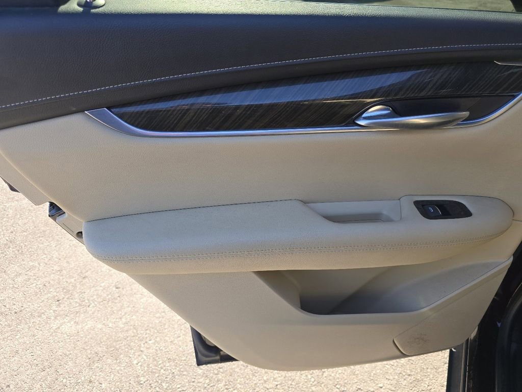 Used 2018 Cadillac XT5 AWD image 23