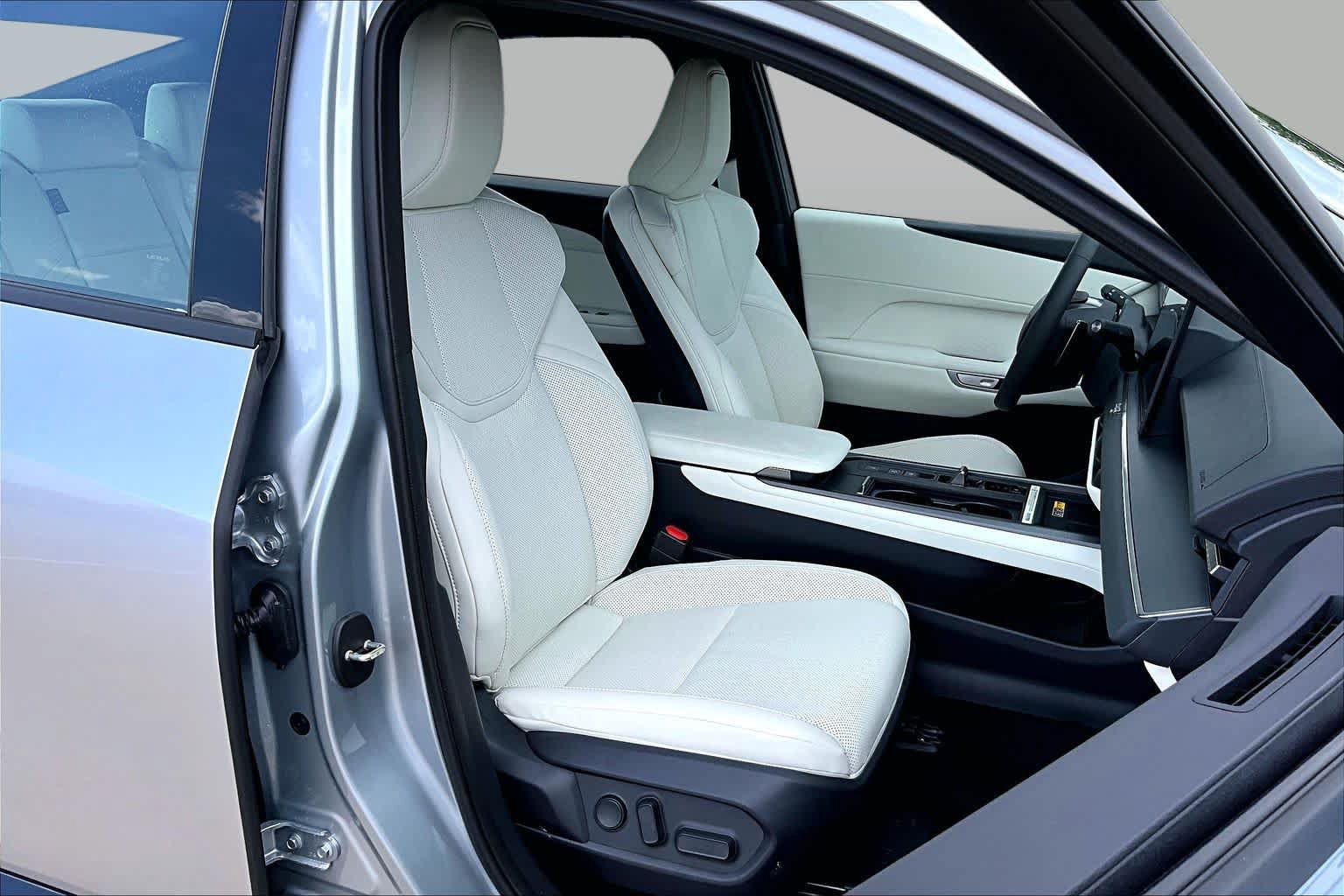 Used 2026 Lexus ES 500e AWD/4WD image 8