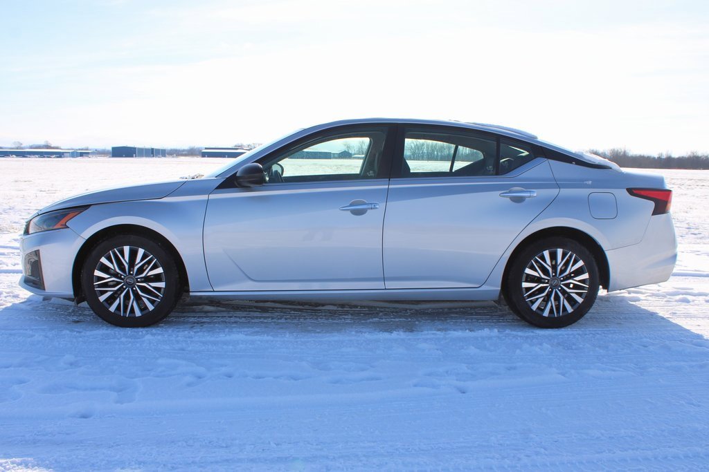 Used 2024 Nissan Altima 2.5 SV image 4