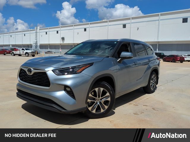Used 2023 Toyota Highlander XLE FWD image 1