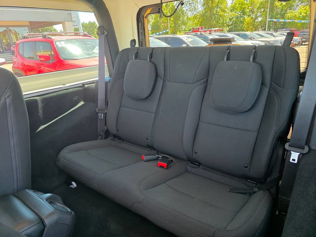 Used 2022 Jeep Wrangler Sport AWD/4WD image 6