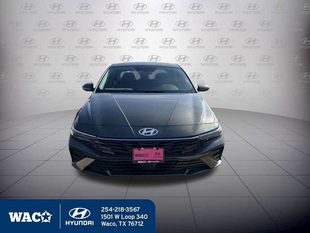 Used 2025 Hyundai Elantra SEL w/ Cargo Package image 16