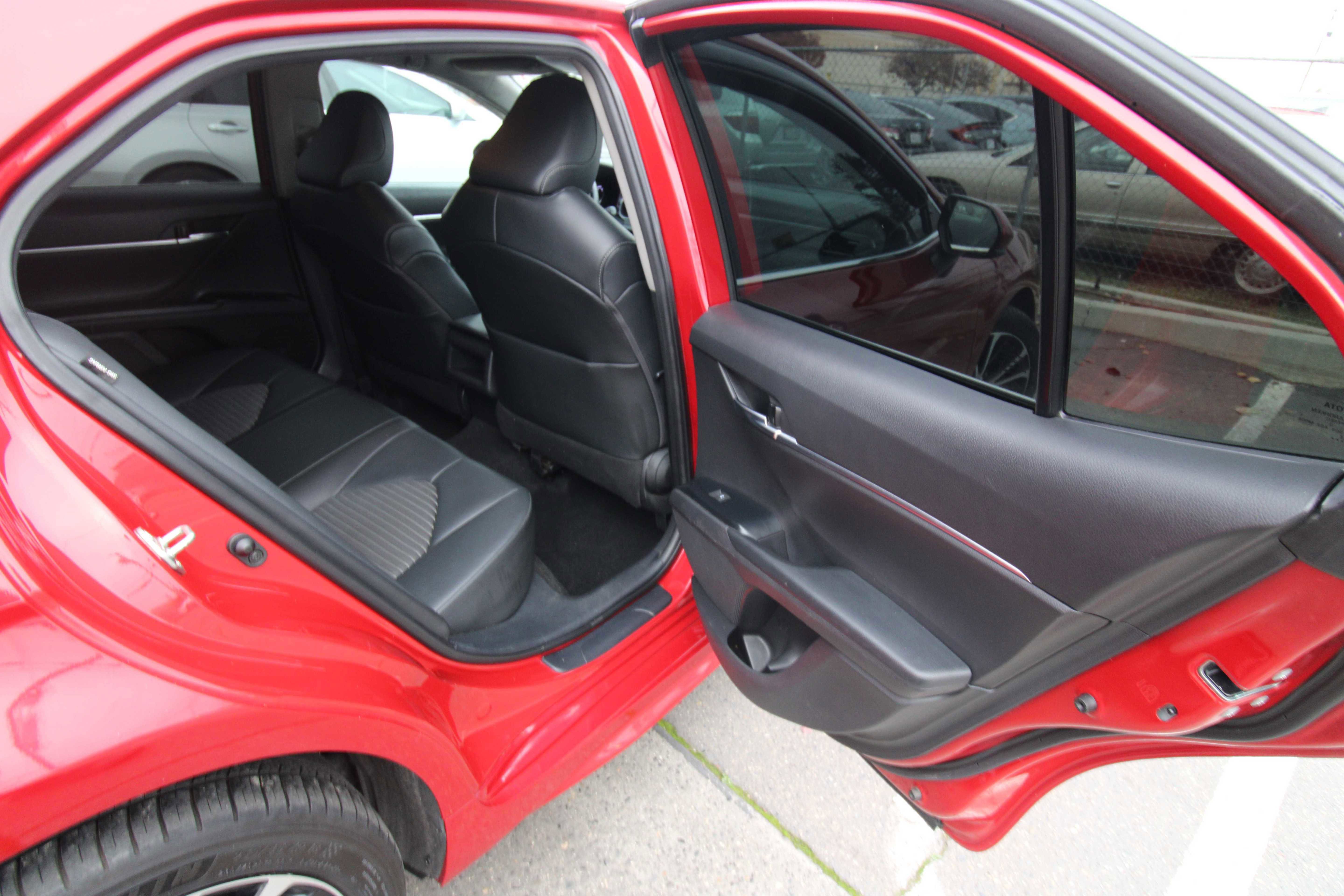 Used 2020 Toyota Camry SE image 31