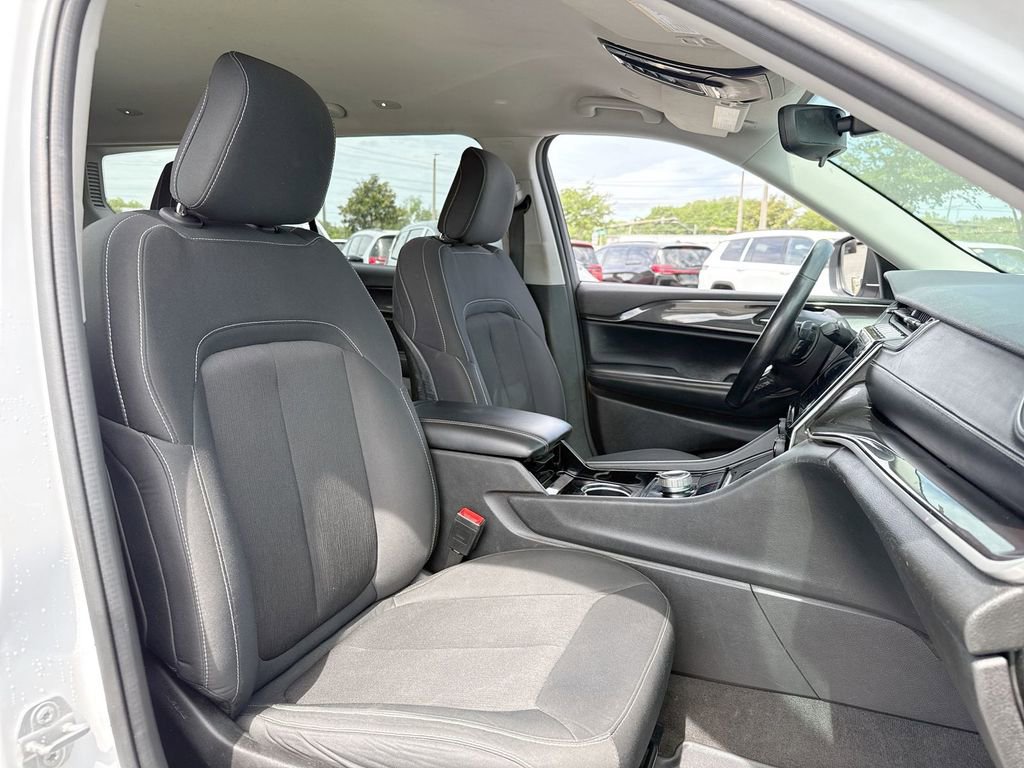 Used 2022 Jeep Grand Cherokee L Laredo w/ Luxury Tech Group I AWD/4WD image 18
