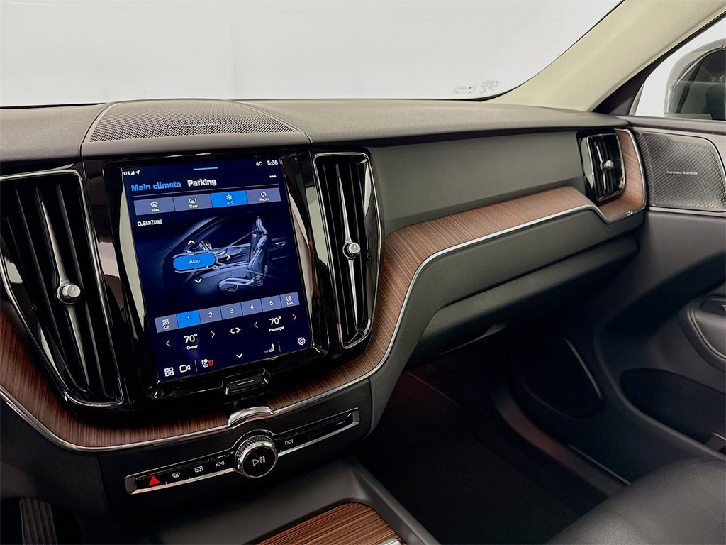 Used 2023 Volvo XC60 T8 Plus image 24