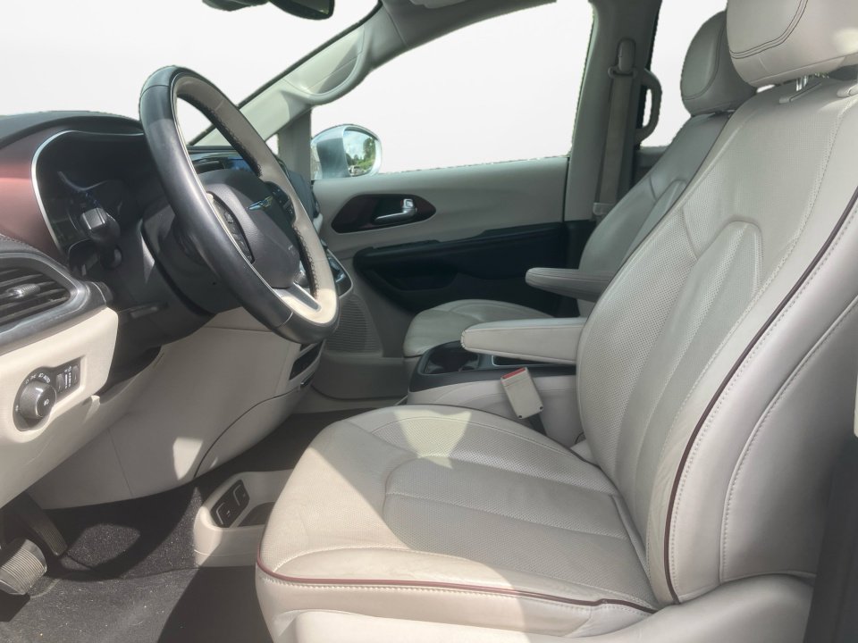 Used 2017 Chrysler Pacifica Limited image 11