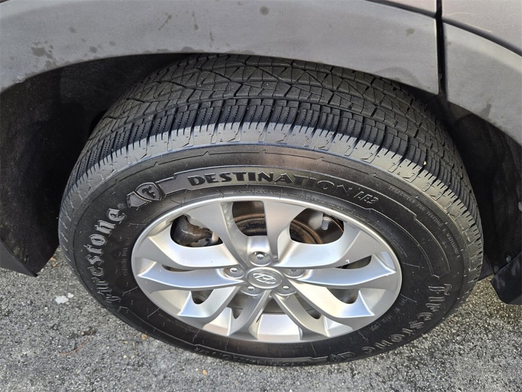 Used 2019 Hyundai Santa Fe SE image 9