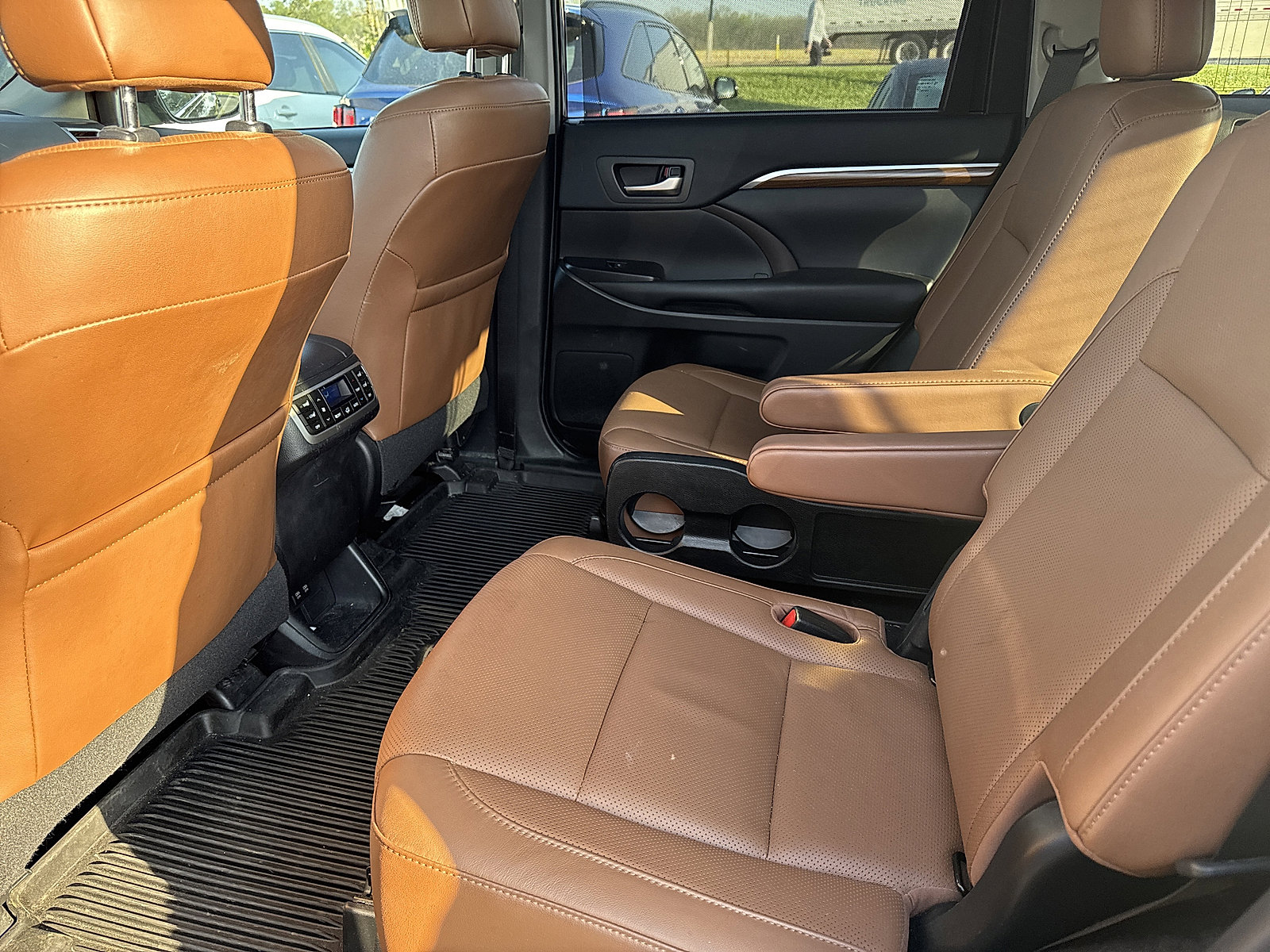 Used 2019 Toyota Highlander Limited Platinum w/ Carpet Mat Package (TMS) AWD/4WD image 12