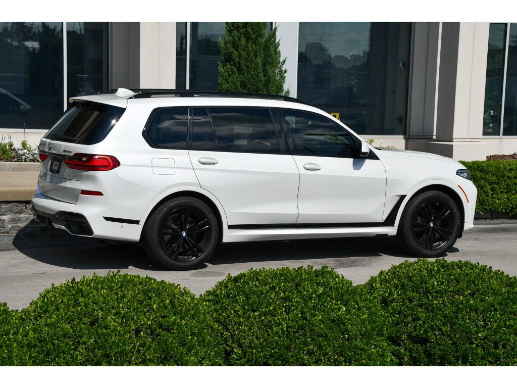 Used 2022 BMW X7 xDrive40i w/ M Sport Package AWD/4WD image 3