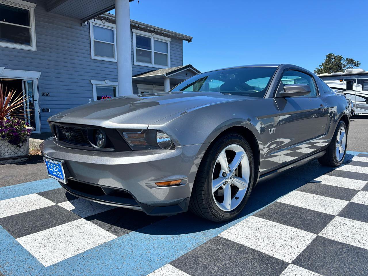 Used 2010 Ford Mustang GT RWD image 2