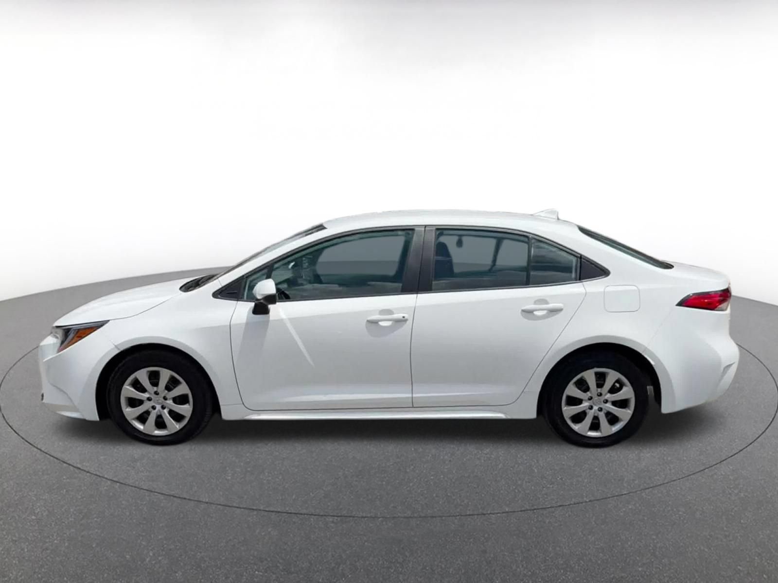 Used 2025 Toyota Corolla LE FWD image 8