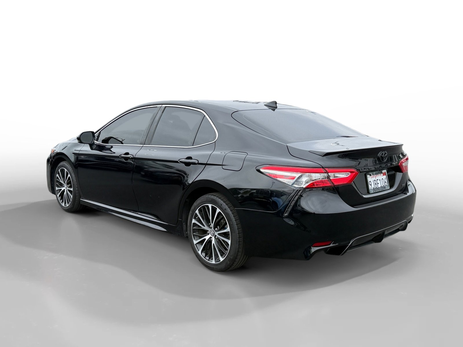 Used 2019 Toyota Camry SE FWD image 3