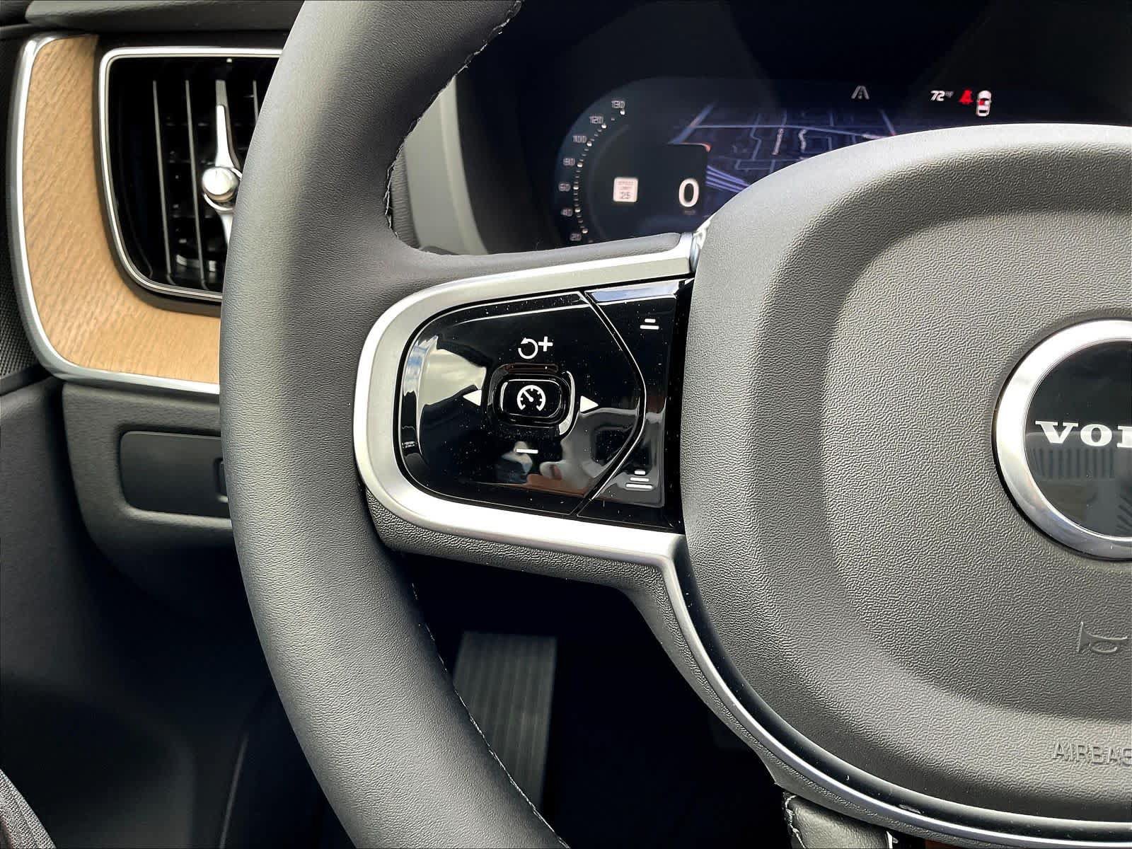 New 2026 Volvo XC60 T8 Plus w/ Climate Package PRO AWD/4WD image 17