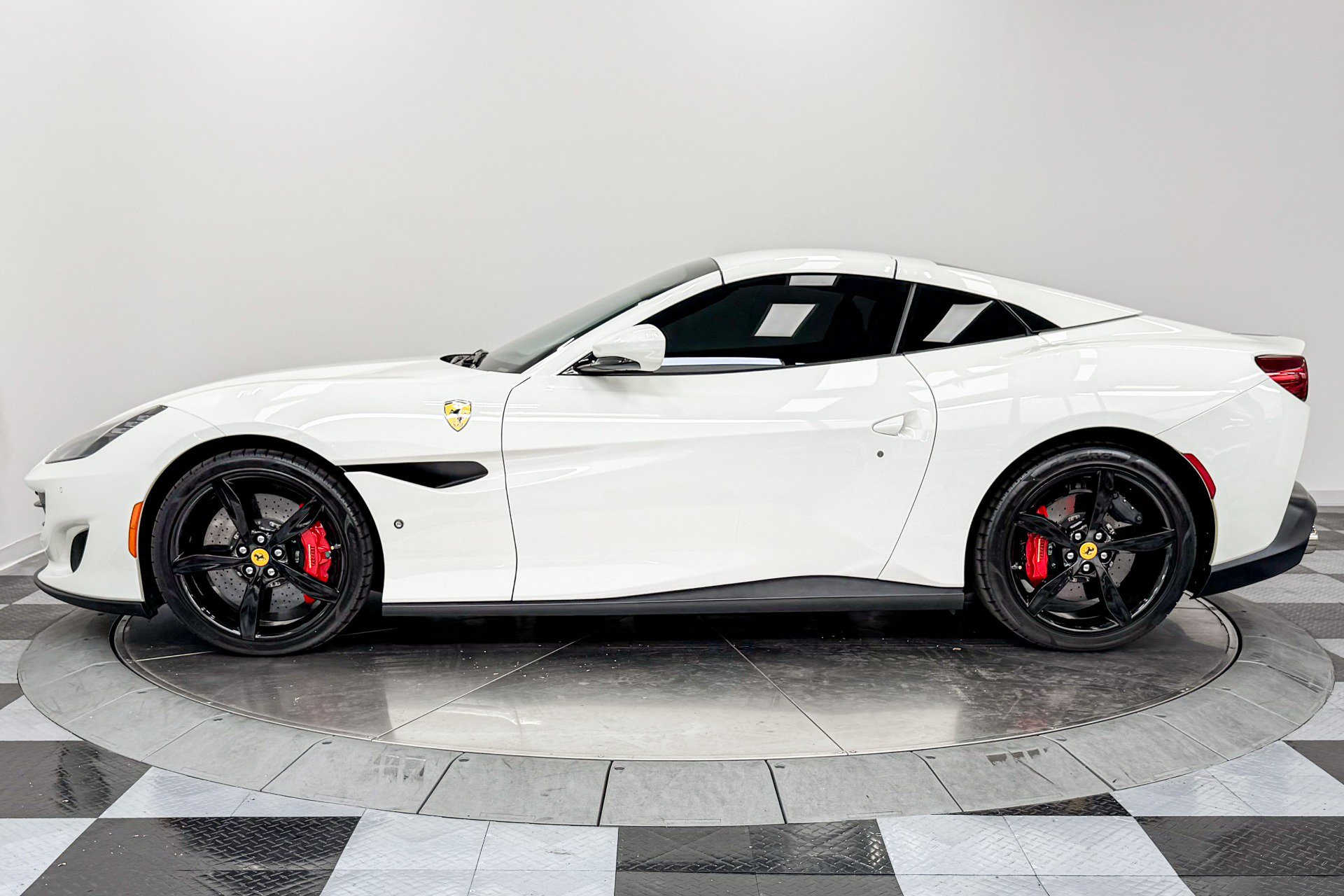 Used 2020 Ferrari Portofino RWD image 38