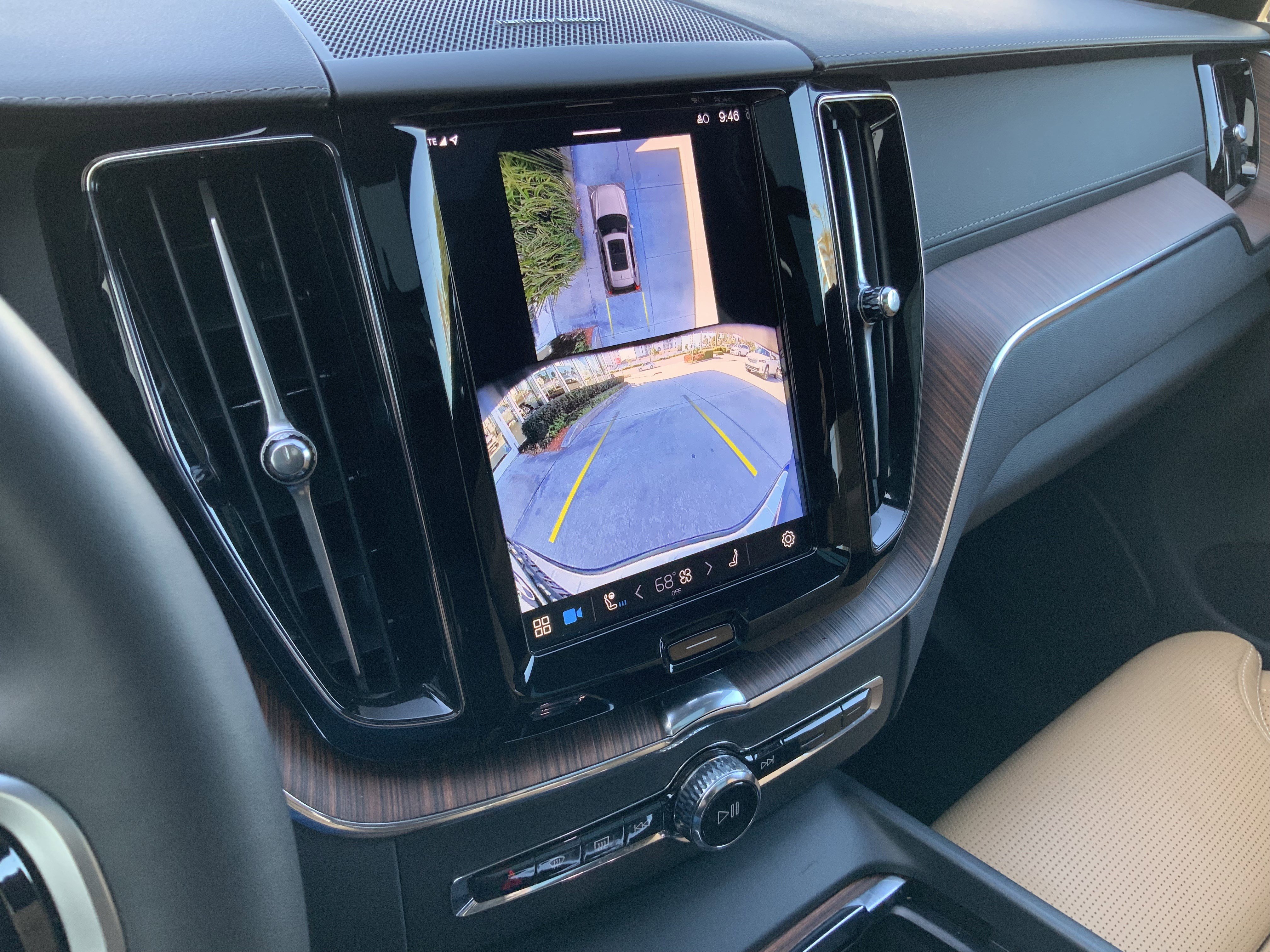 Used 2025 Volvo XC60 B5 Ultra w/ Protection Package Premier image 16