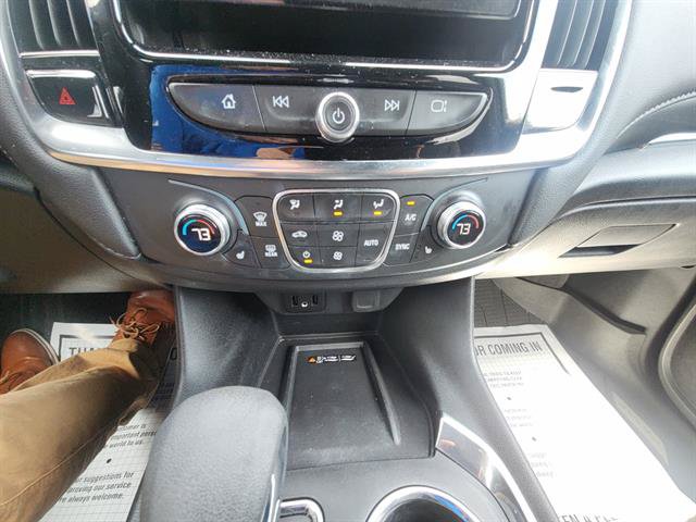 Used 2023 Chevrolet Traverse LT FWD image 30