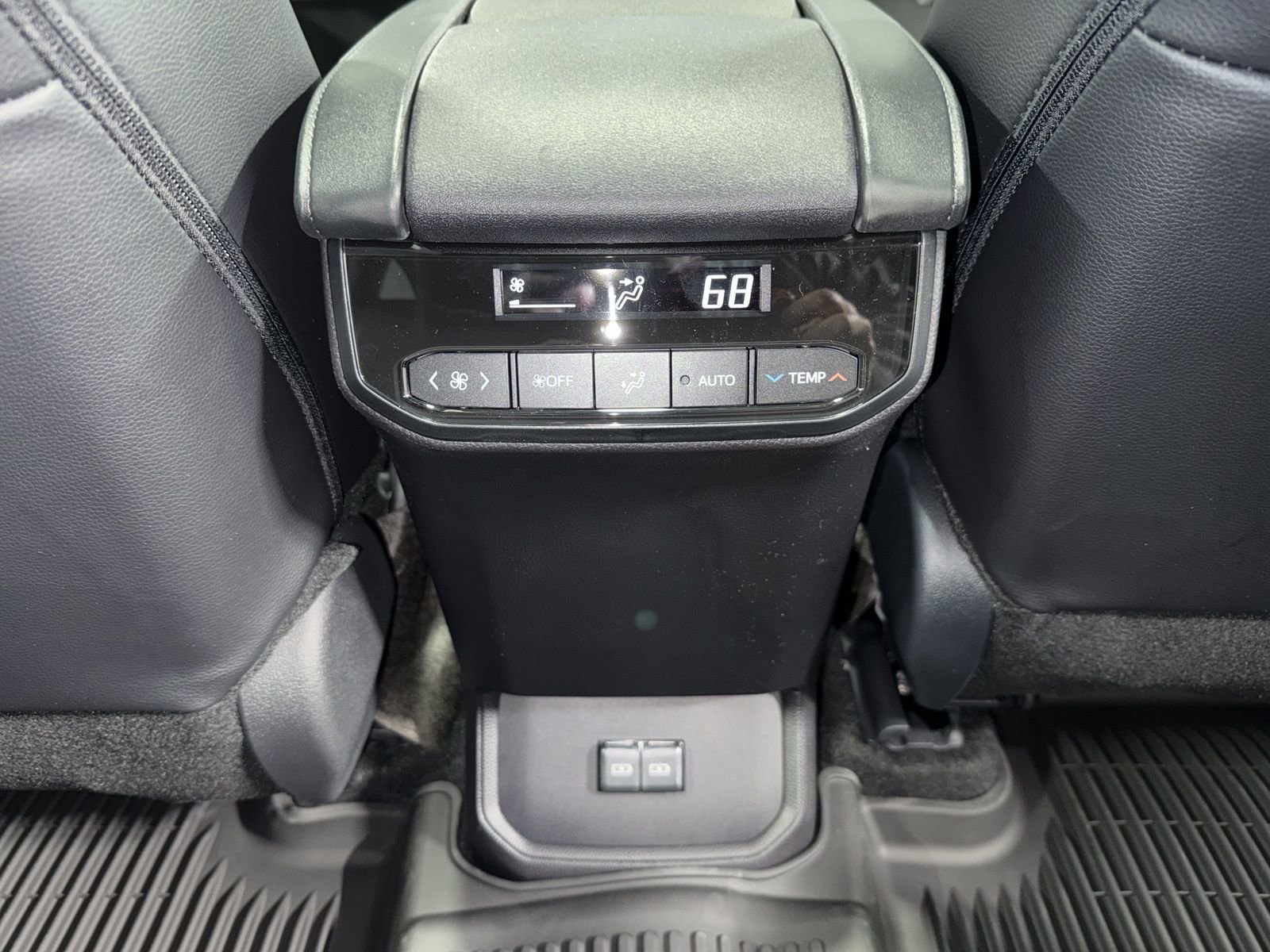 New 2026 Toyota Highlander XLE image 15