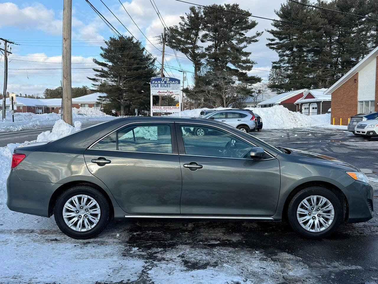Used 2014 Toyota Camry LE image 18