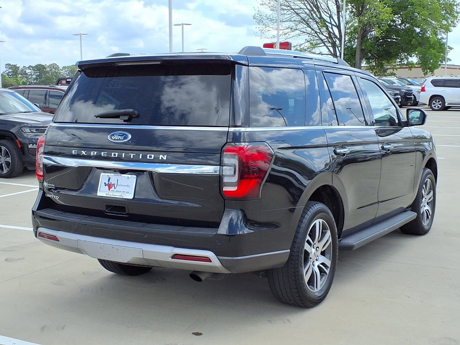 Used 2024 Ford Expedition Limited AWD/4WD image 6