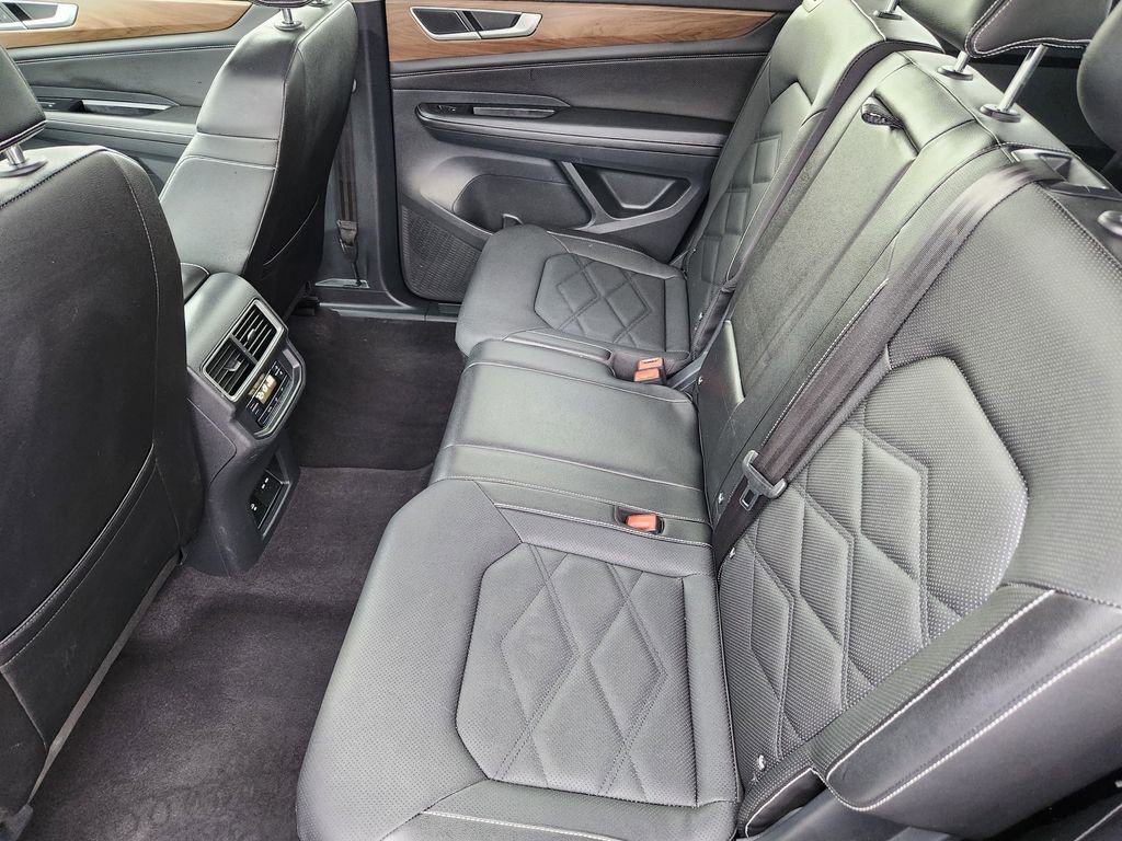 Used 2025 Volkswagen Atlas SE image 12